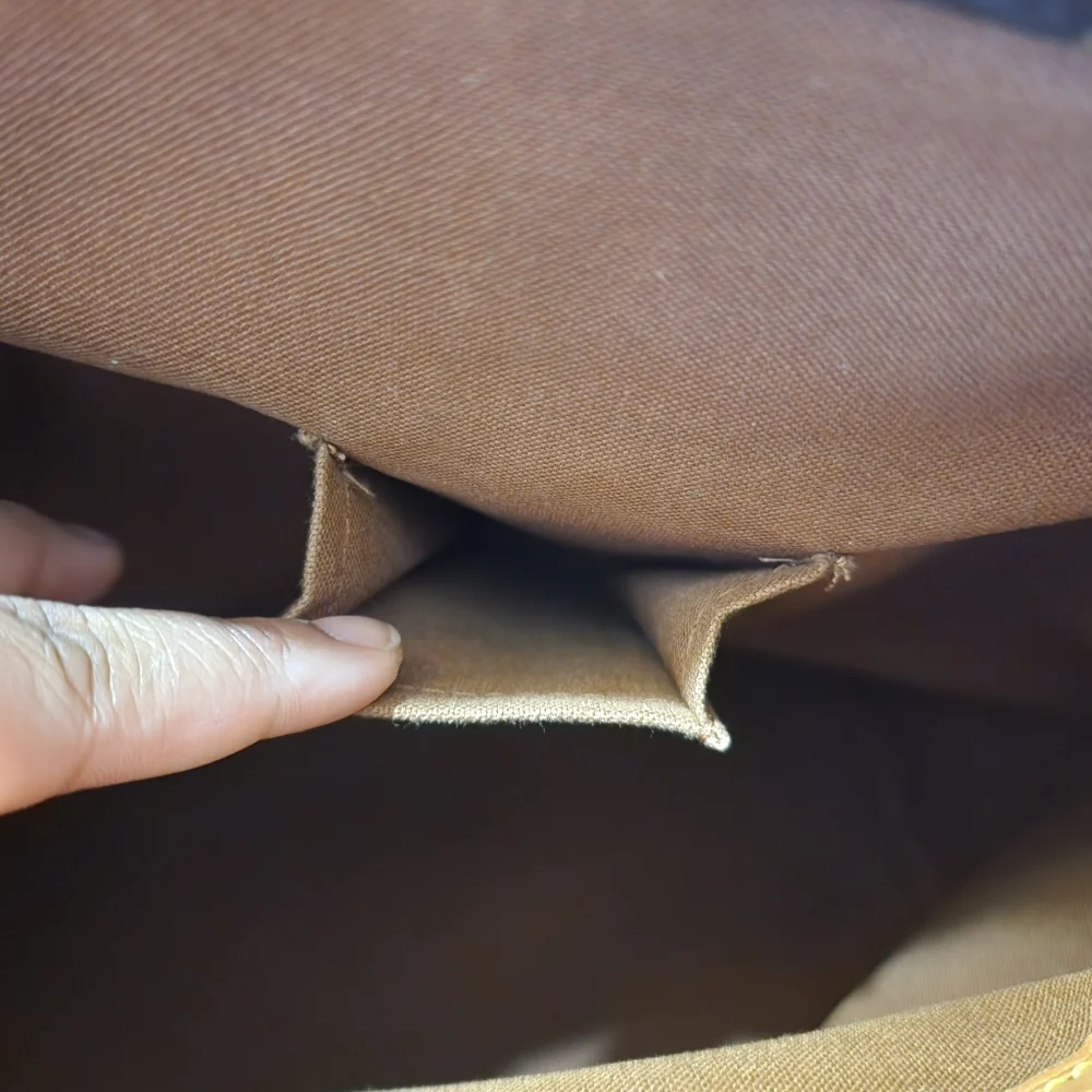 Louis Vuitton Tote - Picture 9 of 9